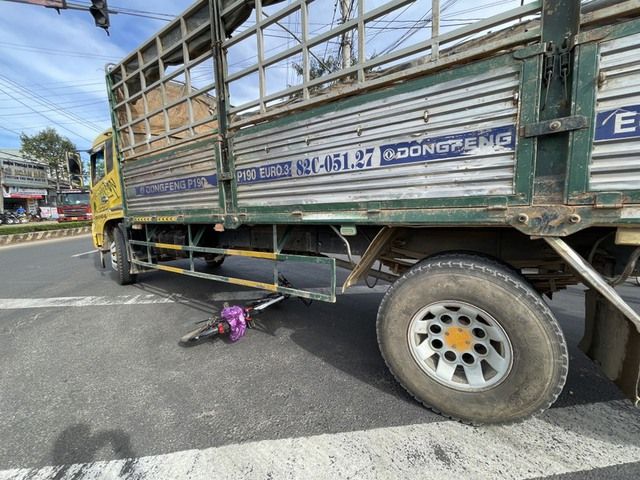 Truy tìm tài xế xe tải gây TNGT khiến nam sinh lớp 6 tử vong ở Gia Lai