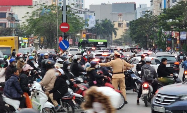 CSGT Hà Nội tập trung phòng ngừa ùn tắc giao thông dịp cuối năm