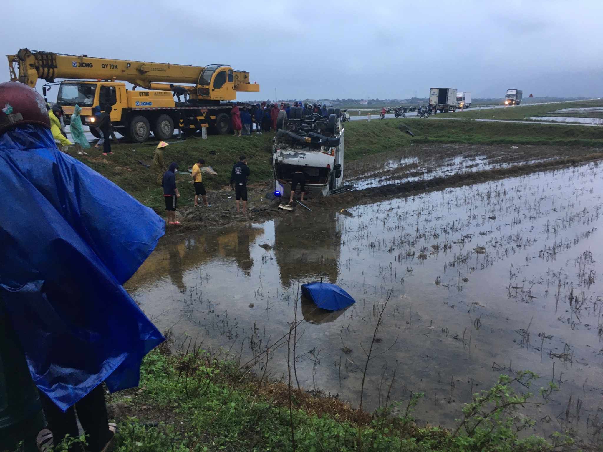 Hà Tĩnh: Tai nạn giao thông nghiêm trọng giữa xe tải và ô tô 7 chỗ khiến nhiều người thương vong