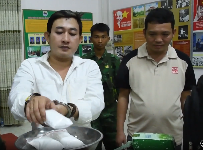 Tây Ninh: Bắt đối tượng vận chuyển 2,3 kg ma túy từ Campuchia về Việt Nam