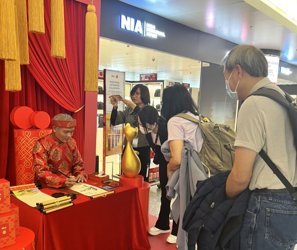 MÓN QUÀ ĐẦU XUÂN DÀNH TẶNG HÀNH KHÁCH ĐI MÁY BAY QUA CẢNG HKQT NỘI BÀI