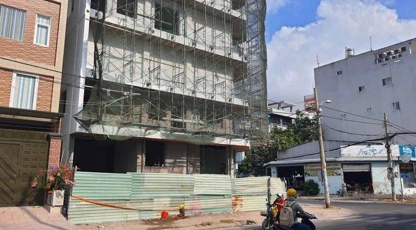 Thành phố Hồ Chí Minh: Điều tra nữ công nhân tử vong ở công trình đang xây dựng