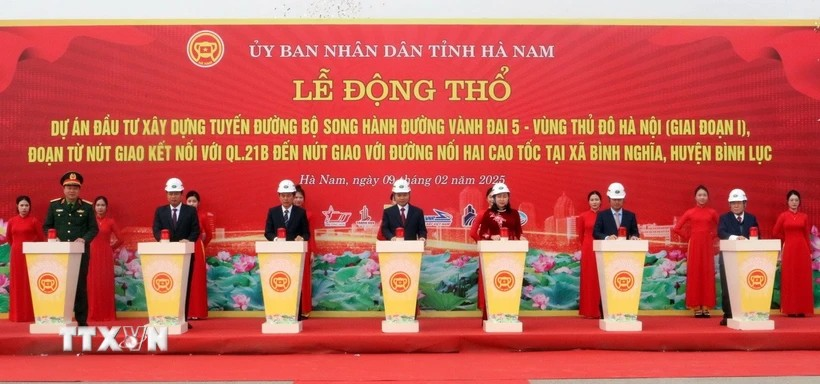 Khởi công dự án đường bộ song hành đường Vành đai 5 - Vùng thủ đô Hà Nội