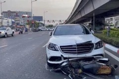 TP Hồ Chí Minh: Nữ tài xế điều khiển xe Mercedes đâm liên hoàn 10 xe máy