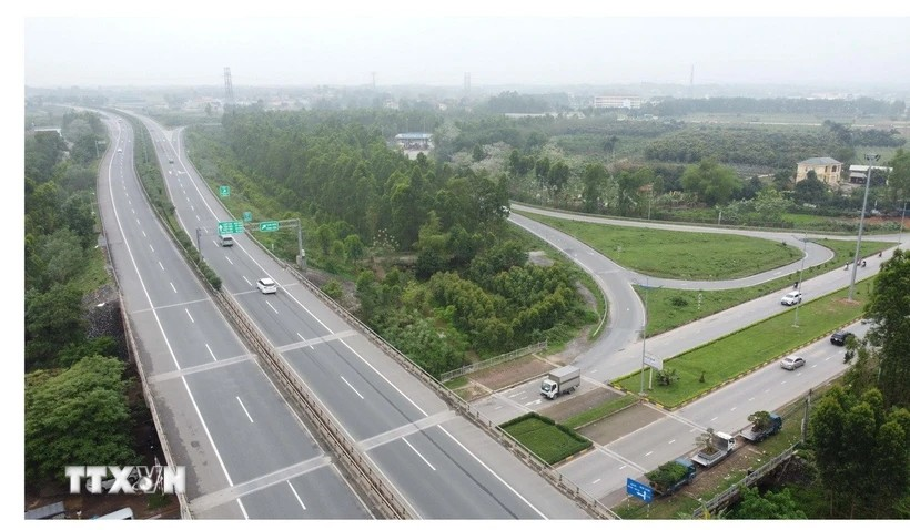 Lái xe chèn ép nhau trên cao tốc để giải quyết mâu thuẫn, tài xế bị khởi tố